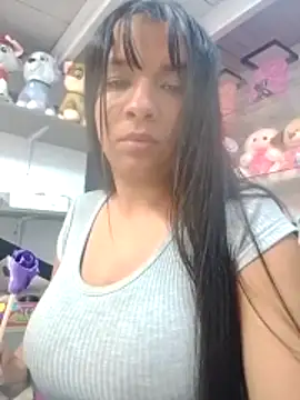 Snapshot of VivienAndClark chatting on 5, 11, 2025 VivienAndClark online show from 5, 11, 2025