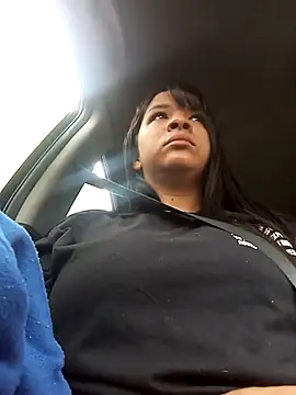 Snapshot of VivienAndClark chatting on 13, 11, 2025 VivienAndClark online show from 13, 11, 2025