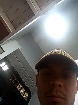 Snapshot of VivienAndClark chatting on 20, 11, 2025 VivienAndClark online show from 20, 11, 2025