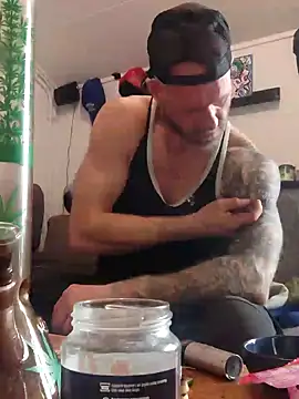 Snapshot of eltoulou chatting on 7, 2, 2025 eltoulou online show from 7, 2, 2025