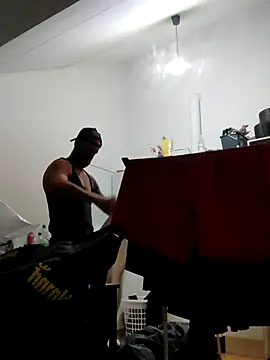 Snapshot of eltoulou chatting on 13, 10, 2025 eltoulou online show from 13, 10, 2025