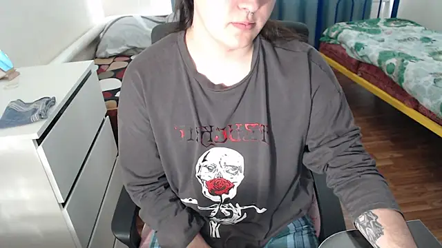 Snapshot of EvaMiron chatting on 6, 10, 2025 EvaMiron online show from 6, 10, 2025