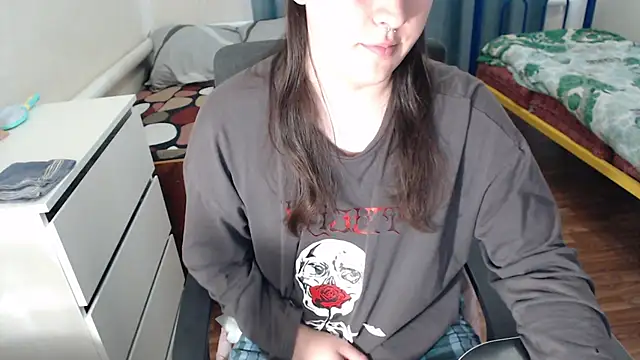 Snapshot of EvaMiron chatting on 7, 10, 2025 EvaMiron online show from 7, 10, 2025