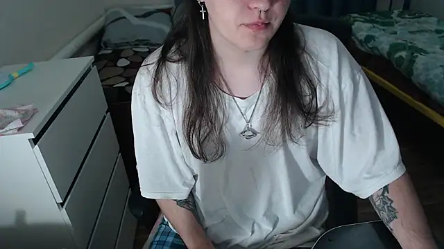 Snapshot of EvaMiron chatting on 13, 10, 2025 EvaMiron online show from 13, 10, 2025