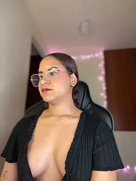 Snapshot of gretta_kler1 chatting on 28, 12, 2024 gretta kler1 online show from 28, 12, 2024