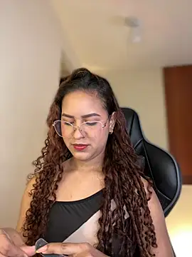 Snapshot of gretta_kler1 chatting on 15, 1, 2025 gretta kler1 online show from 15, 1, 2025