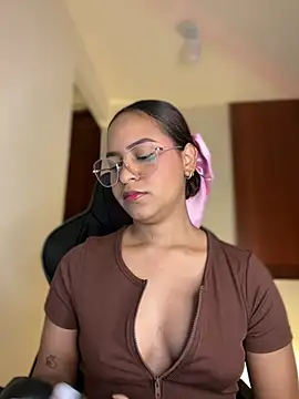 Snapshot of gretta_kler1 chatting on 22, 1, 2025 gretta kler1 online show from 22, 1, 2025