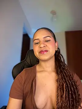 Snapshot of gretta_kler1 chatting on 25, 1, 2025 gretta kler1 online show from 25, 1, 2025