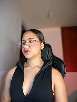 Snapshot of gretta_kler1 chatting on 14, 2, 2025 gretta kler1 online show from 14, 2, 2025