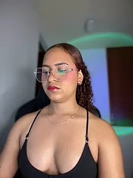 Snapshot of gretta_kler1 chatting on 21, 2, 2025 gretta kler1 online show from 21, 2, 2025