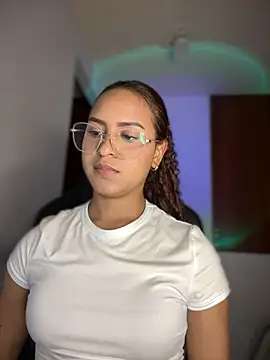 Snapshot of gretta_kler1 chatting on 12, 3, 2025 gretta kler1 online show from 12, 3, 2025