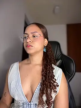 Snapshot of gretta_kler1 chatting on 13, 3, 2025 gretta kler1 online show from 13, 3, 2025