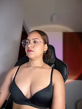 Snapshot of gretta_kler1 chatting on 14, 3, 2025 gretta kler1 online show from 14, 3, 2025