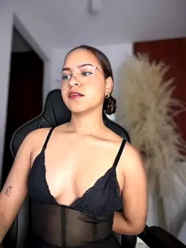 Snapshot of gretta_kler1 chatting on 19, 9, 2025 gretta kler1 online show from 19, 9, 2025