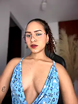 Snapshot of gretta_kler1 chatting on 3, 11, 2025 gretta kler1 online show from 3, 11, 2025