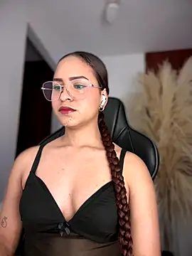 Snapshot of gretta_kler1 chatting on 10, 11, 2025 gretta kler1 online show from 10, 11, 2025