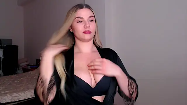 Snapshot of MiaMurMur chatting on 3, 3, 2026 MiaMurMur online show from 3, 3, 2026