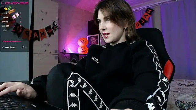 Daniela Cooperr online show from 5, 11, 2025