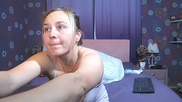 Snapshot of SquirtyAlice chatting on 7, 11, 2025 SquirtyAlice online show from 7, 11, 2025