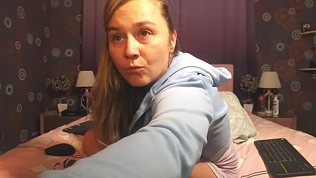 Snapshot of SquirtyAlice chatting on 25, 11, 2025 SquirtyAlice online show from 25, 11, 2025