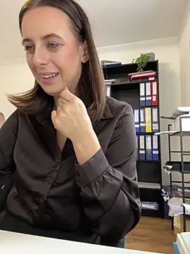 Hii Lolla online show from 6, 2, 2026