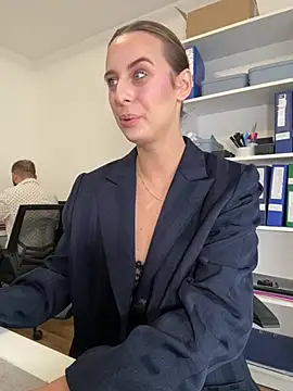 Hii Lolla online show from 3, 4, 2026