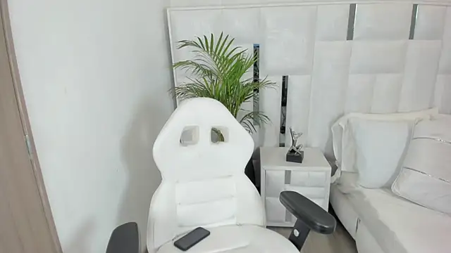 Snapshot of imkrystall chatting on 9, 9, 2025 imkrystall online show from 9, 9, 2025