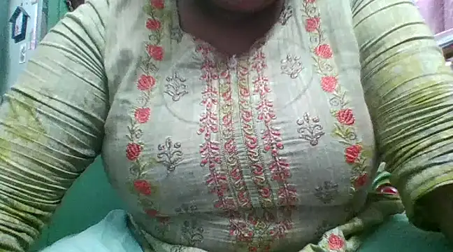 Snapshot of cutegirl_1212 chatting on 11, 1, 2025 cutegirl 1212 online show from 11, 1, 2025