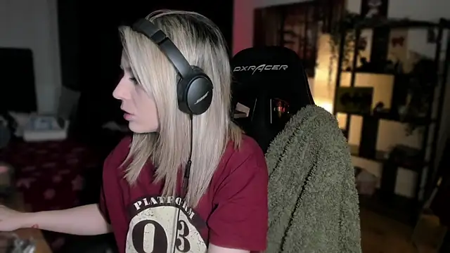 Lisaonthemoon online show from 8, 1, 2025