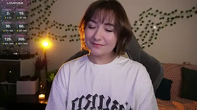 Megan  Hart online show from 26, 11, 2025