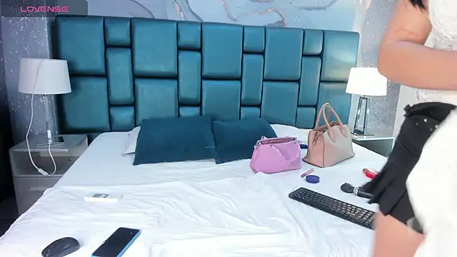 Snapshot of Nahomi_Wild chatting on 24, 12, 2024 Nahomi Wild online show from 24, 12, 2024