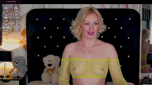 Snapshot of OliviaShaw23 chatting on 21, 10, 2025 OliviaShaw23 online show from 21, 10, 2025