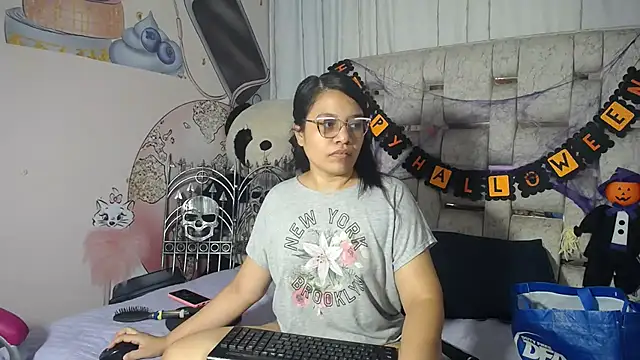 Snapshot of KEYRA-MILLER- chatting on 23, 10, 2025 KEYRA-MILLER- online show from 23, 10, 2025