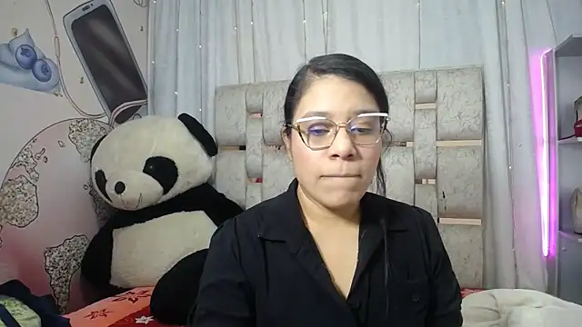 Snapshot of KEYRA-MILLER- chatting on 3, 12, 2025 KEYRA-MILLER- online show from 3, 12, 2025