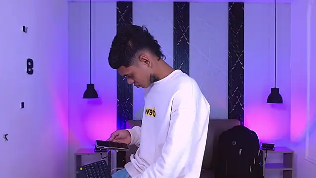Snapshot of Damar_fhelipe chatting on 17, 10, 2025 Damar fhelipe online show from 17, 10, 2025