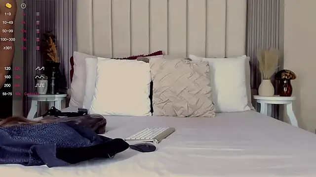 romina-brunette online show from 3, 3, 2025