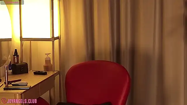 SophieCharm online show from 15, 4, 2026