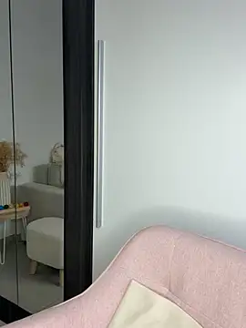 victoirenextdoor online show from 28, 2, 2025