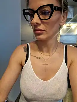 SweetMonicaUK online show from 11, 3, 2025