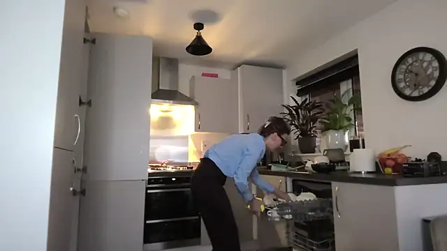 SweetMonicaUK online show from 23, 10, 2025