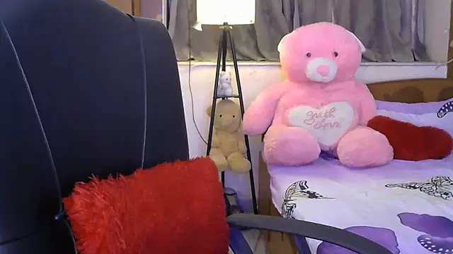 Black cat cutie online show from 13, 3, 2026