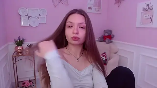 LucySkilar online show from 4, 2, 2025