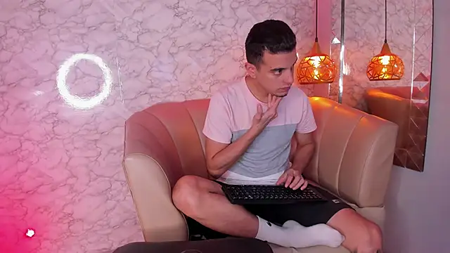 Maximo   online show from 3, 10, 2025