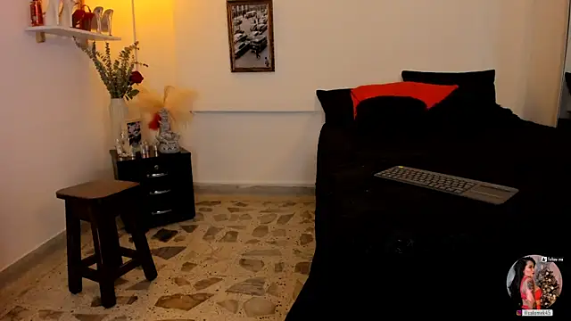 Snapshot of leslie_k chatting on 6, 3, 2025 leslie k online show from 6, 3, 2025