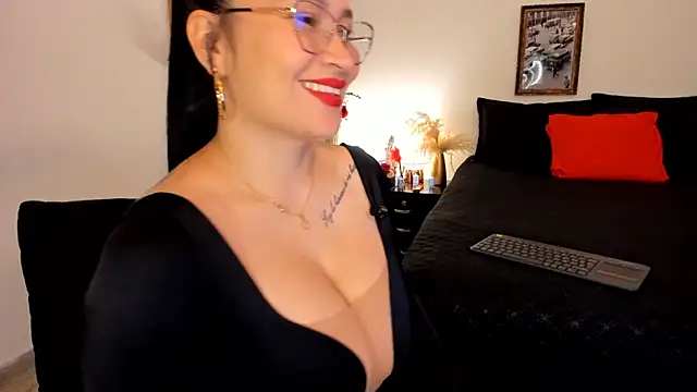 Snapshot of leslie_k chatting on 15, 3, 2025 leslie k online show from 15, 3, 2025