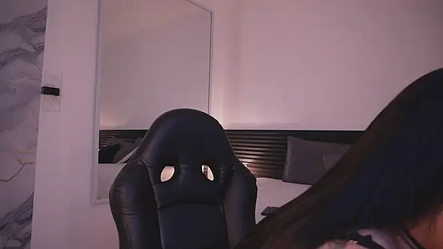 Snapshot of leslie_k chatting on 18, 9, 2025 leslie k online show from 18, 9, 2025