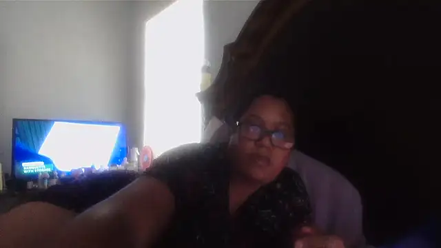Snapshot of ebonyred chatting on 18, 7, 2026 ebonyred online show from 18, 7, 2026