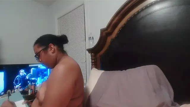 Snapshot of ebonyred chatting on 4, 8, 2026 ebonyred online show from 4, 8, 2026