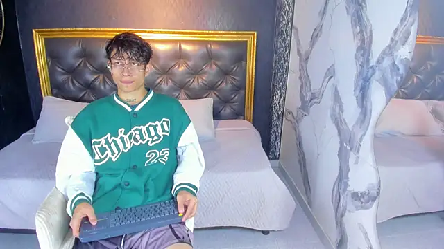 Snapshot of AgarEvans chatting on 30, 10, 2025 AgarEvans online show from 30, 10, 2025