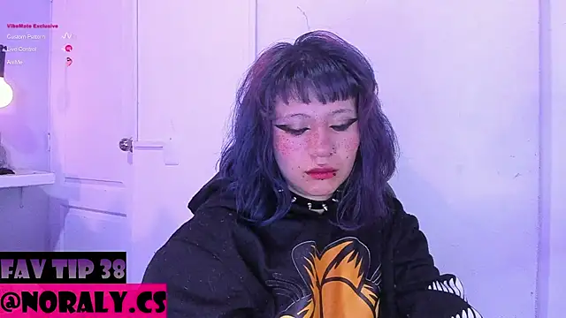 Snapshot of hey_noraly chatting on 8, 6, 2026 hey noraly online show from 8, 6, 2026